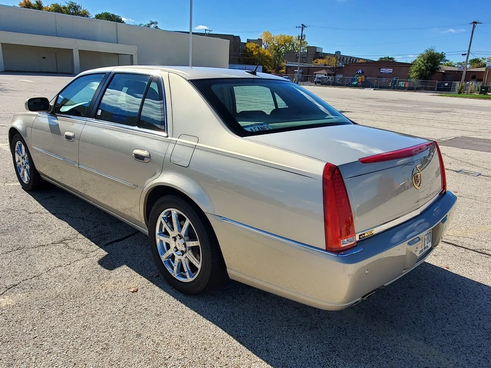 2007 Cadillac DTS - Image 11 of 21