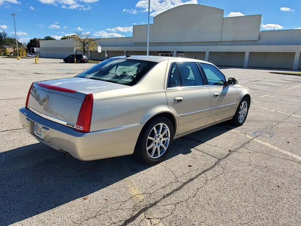 2007 Cadillac DTS - Image 9 of 21
