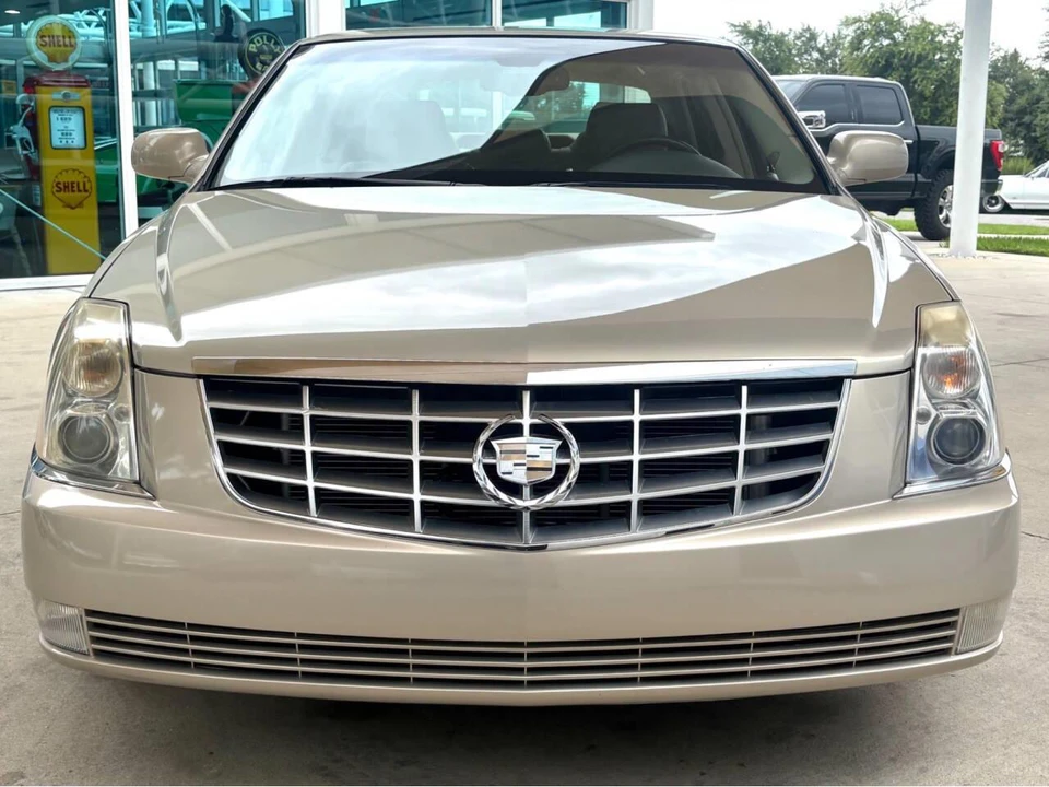 2007 Cadillac DTS - Image 2 of 31