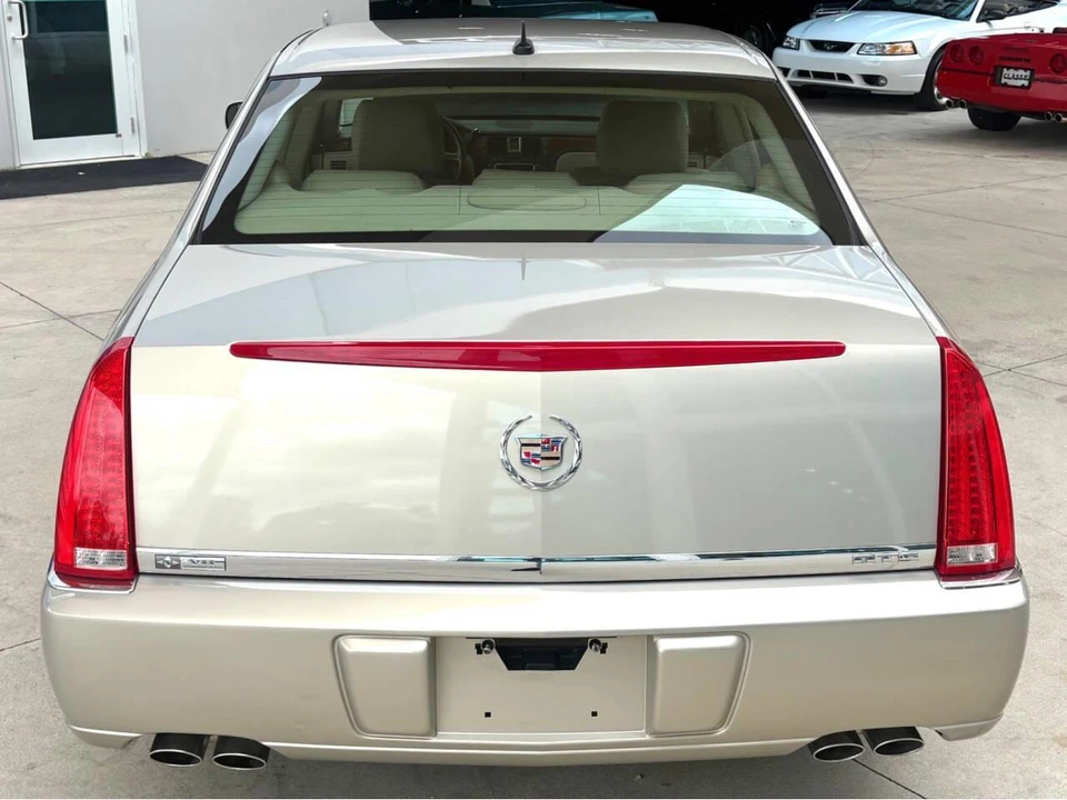 2007 Cadillac DTS - Image 8 of 31