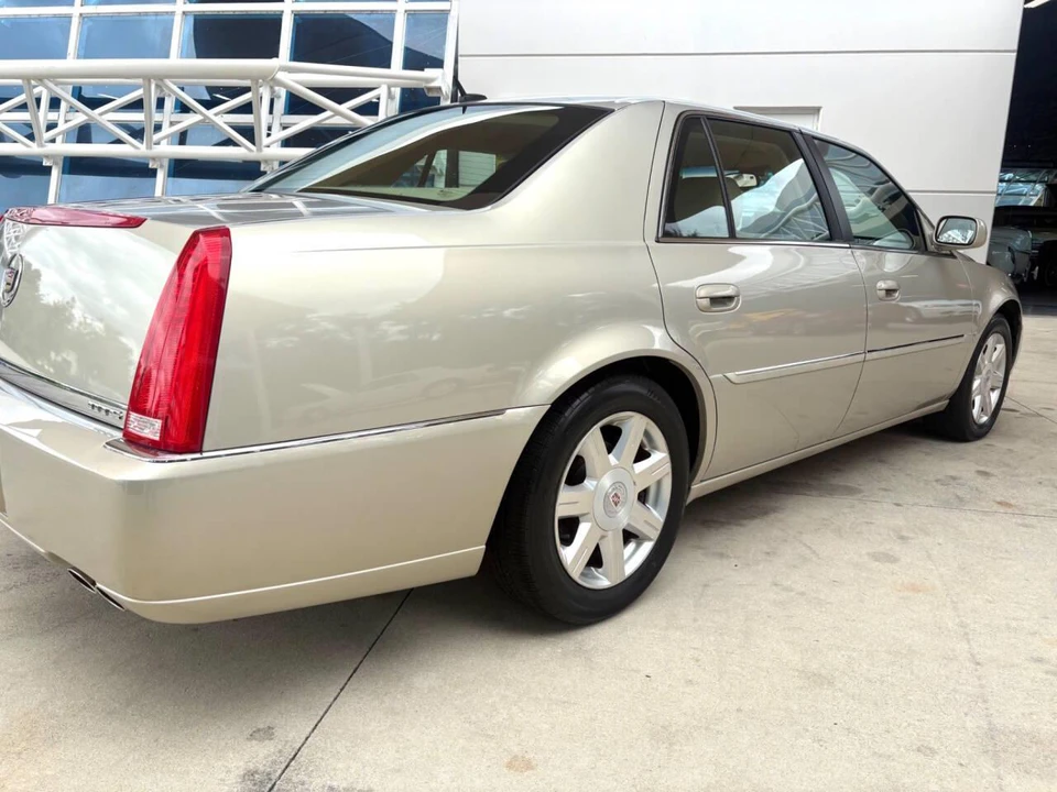 2007 Cadillac DTS - Image 16 of 31