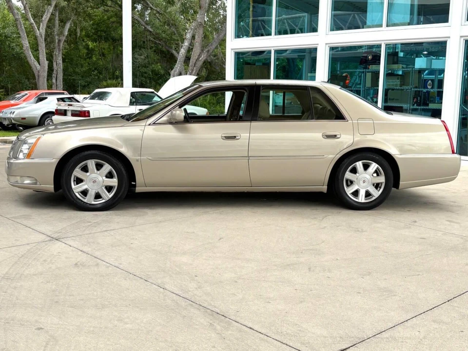 2007 Cadillac DTS - Image 10 of 31