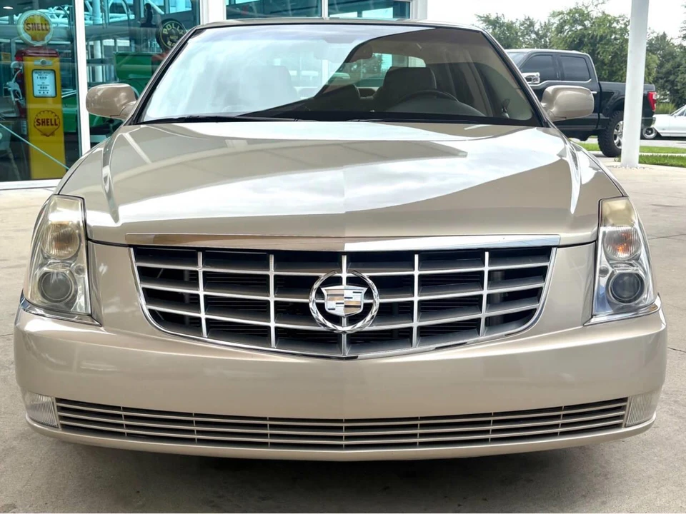 2007 Cadillac DTS - Image 2 of 31