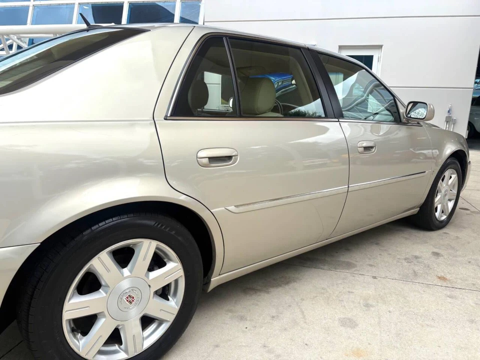 2007 Cadillac DTS - Image 17 of 31