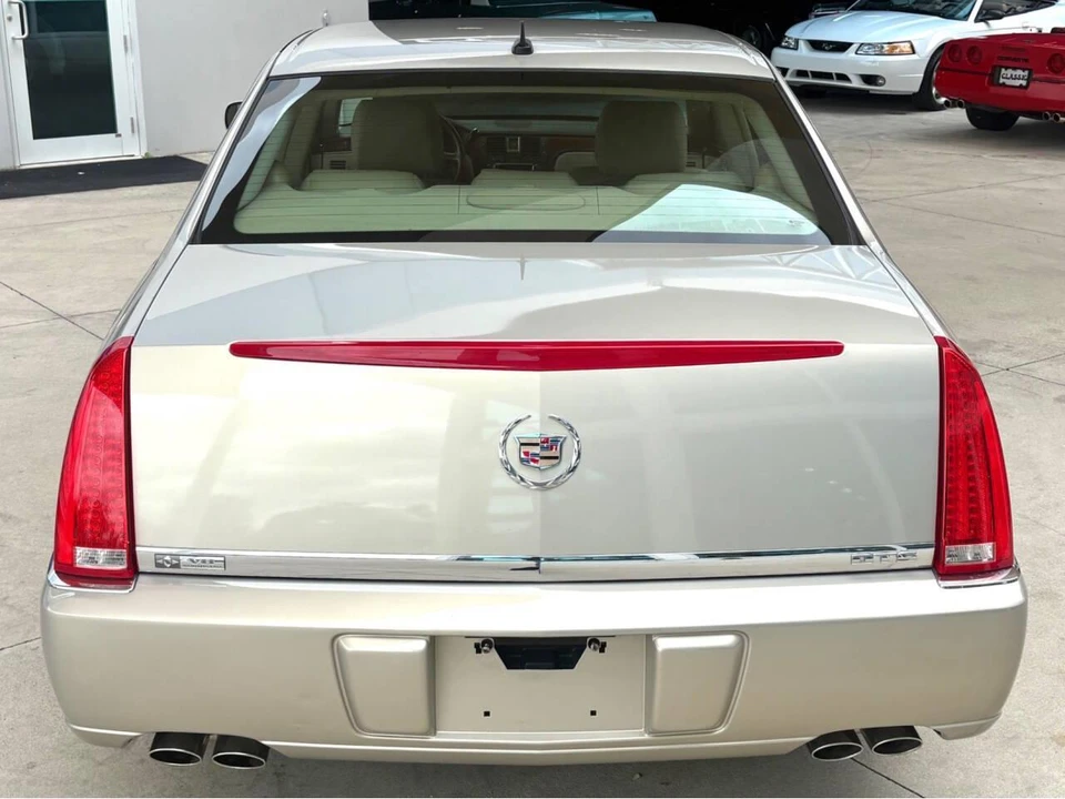 2007 Cadillac DTS - Image 8 of 31