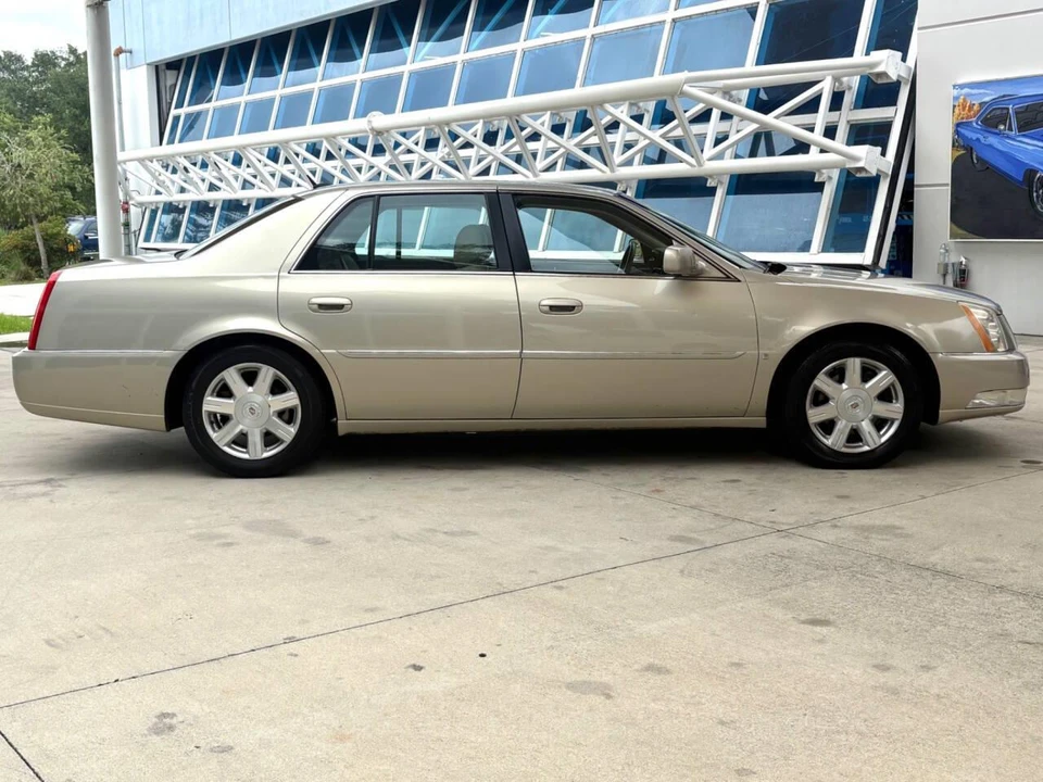 2007 Cadillac DTS - Image 5 of 31