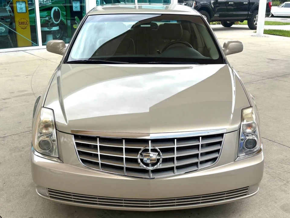 2007 Cadillac DTS - Image 3 of 31