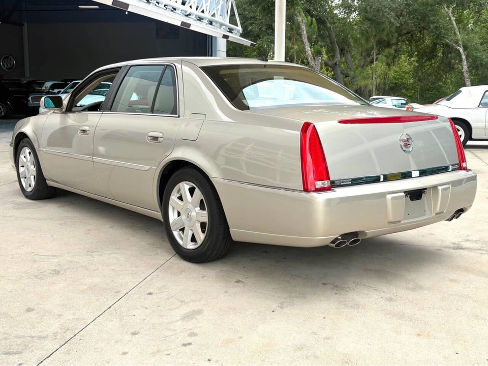 2007 Cadillac DTS - Image 9 of 31