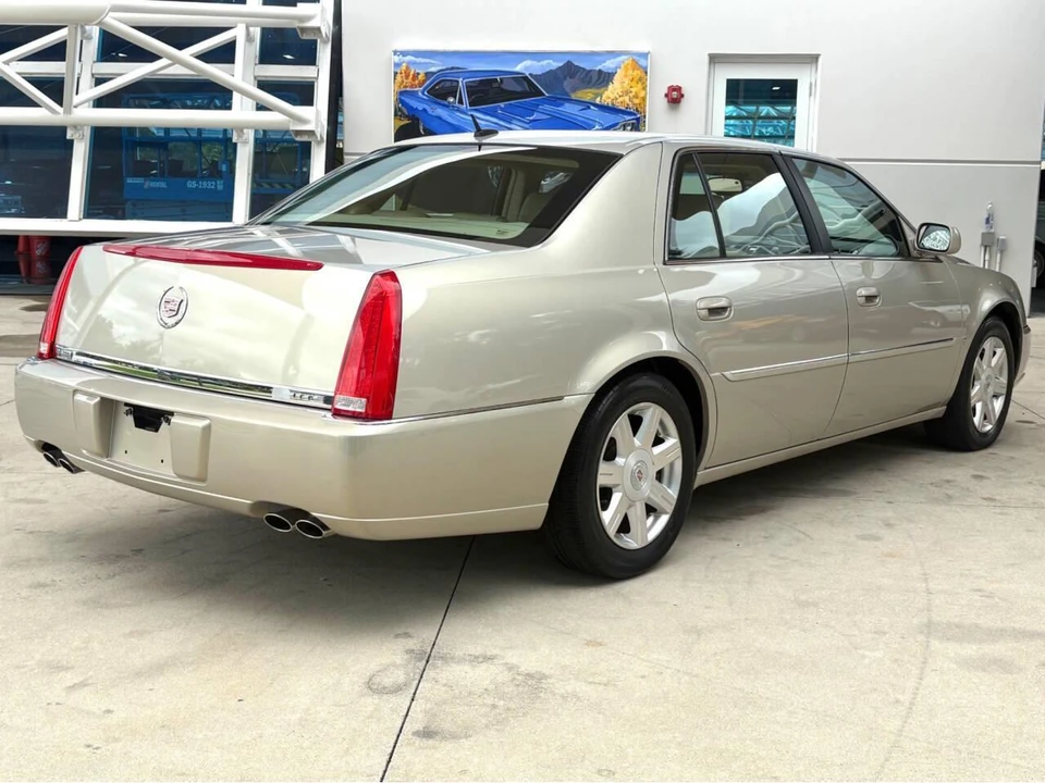 2007 Cadillac DTS - Image 6 of 31