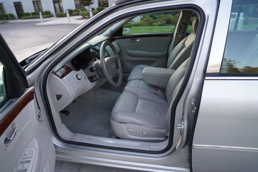 2007 Cadillac DTS - Image 11 of 23