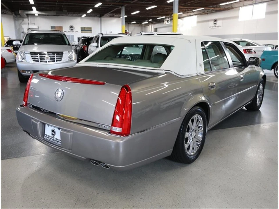 2007 Cadillac DTS - Image 9 of 31