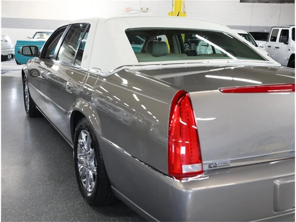 2007 Cadillac DTS - Image 16 of 31