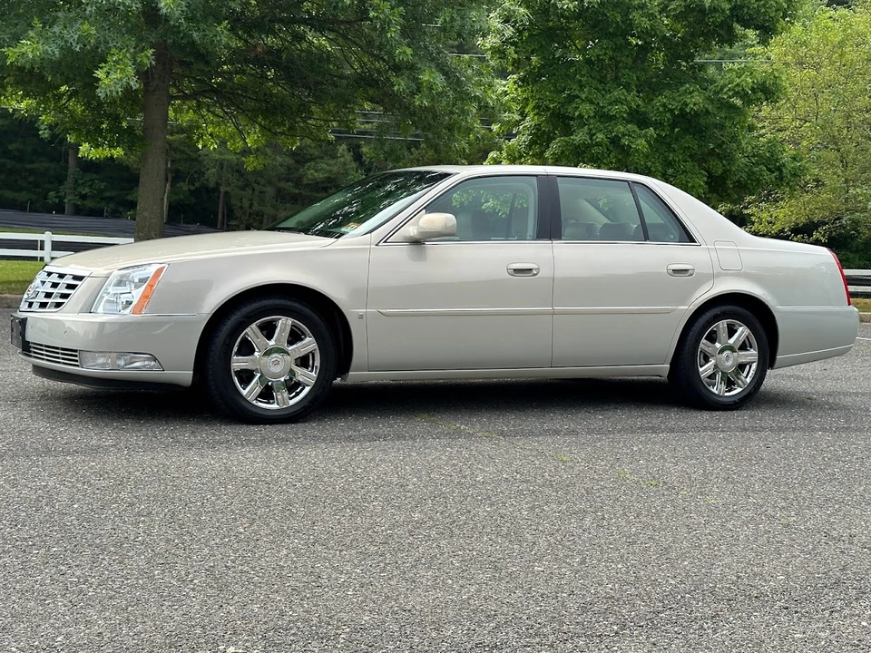 2007 Cadillac DTS - Image 8 of 31