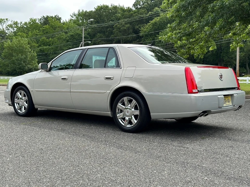 2007 Cadillac DTS - Image 10 of 31