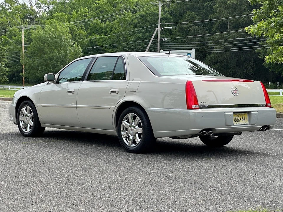 2007 Cadillac DTS - Image 11 of 31