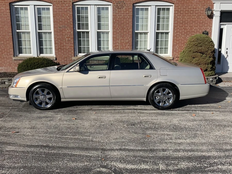 2007 Cadillac DTS - Image 2 of 8
