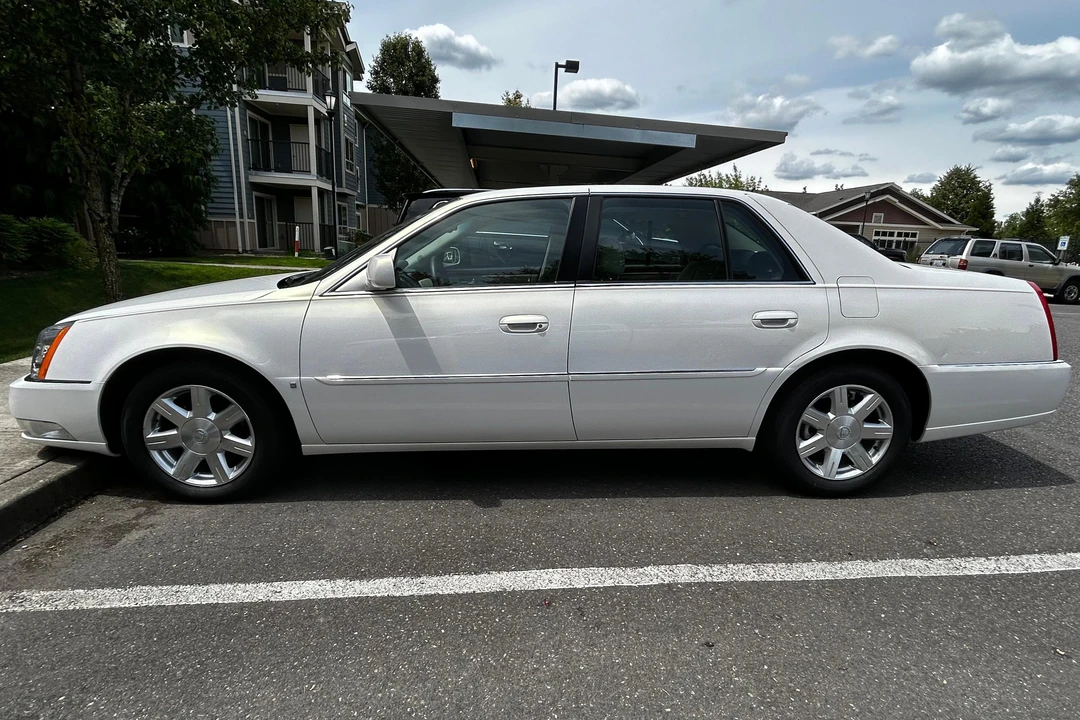 2007 Cadillac DTS - Image 8 of 31