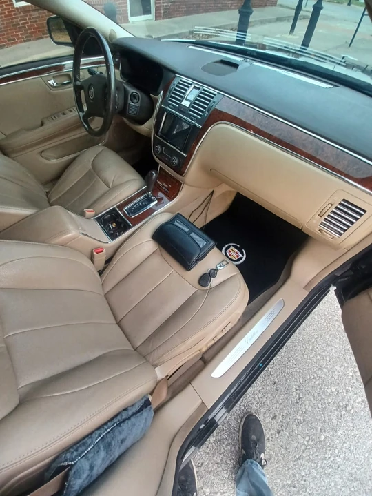 2007 Cadillac DTS - Image 9 of 17