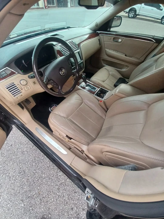 2007 Cadillac DTS - Image 7 of 17