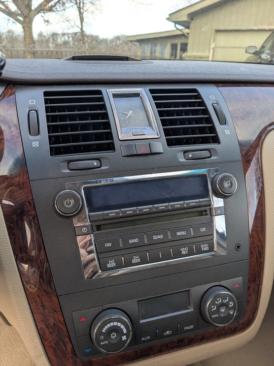 2007 Cadillac DTS - Image 16 of 17