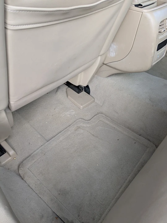 2007 Cadillac DTS - Image 11 of 17
