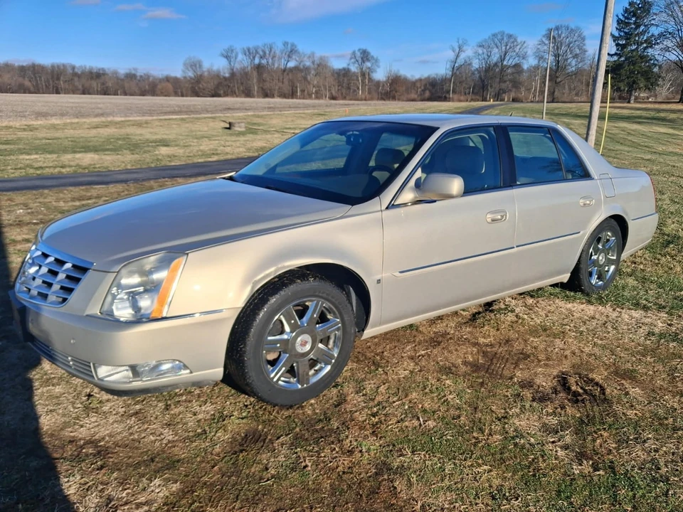 2007 Cadillac DTS - Image 2 of 17