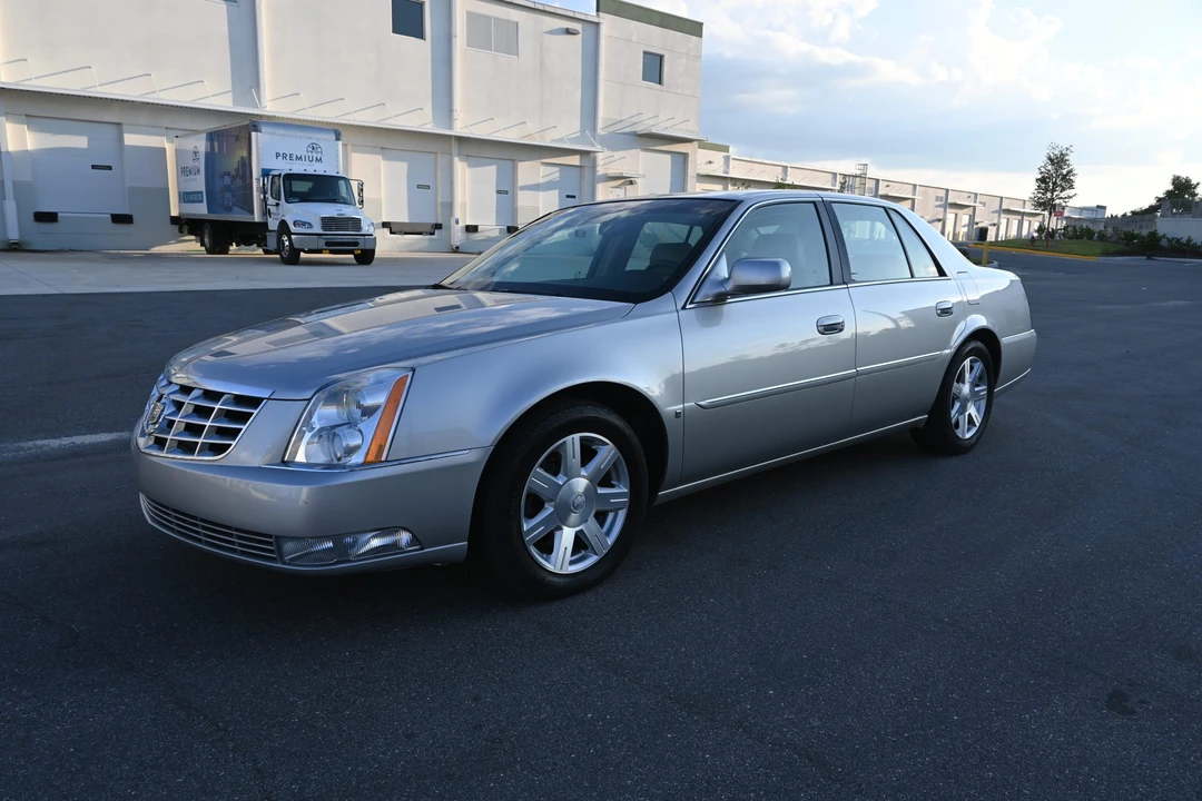 2007 Cadillac DTS - Image 2 of 31