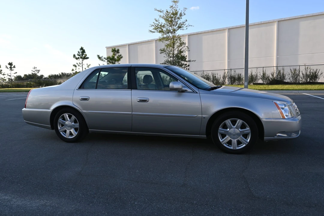 2007 Cadillac DTS - Image 10 of 31