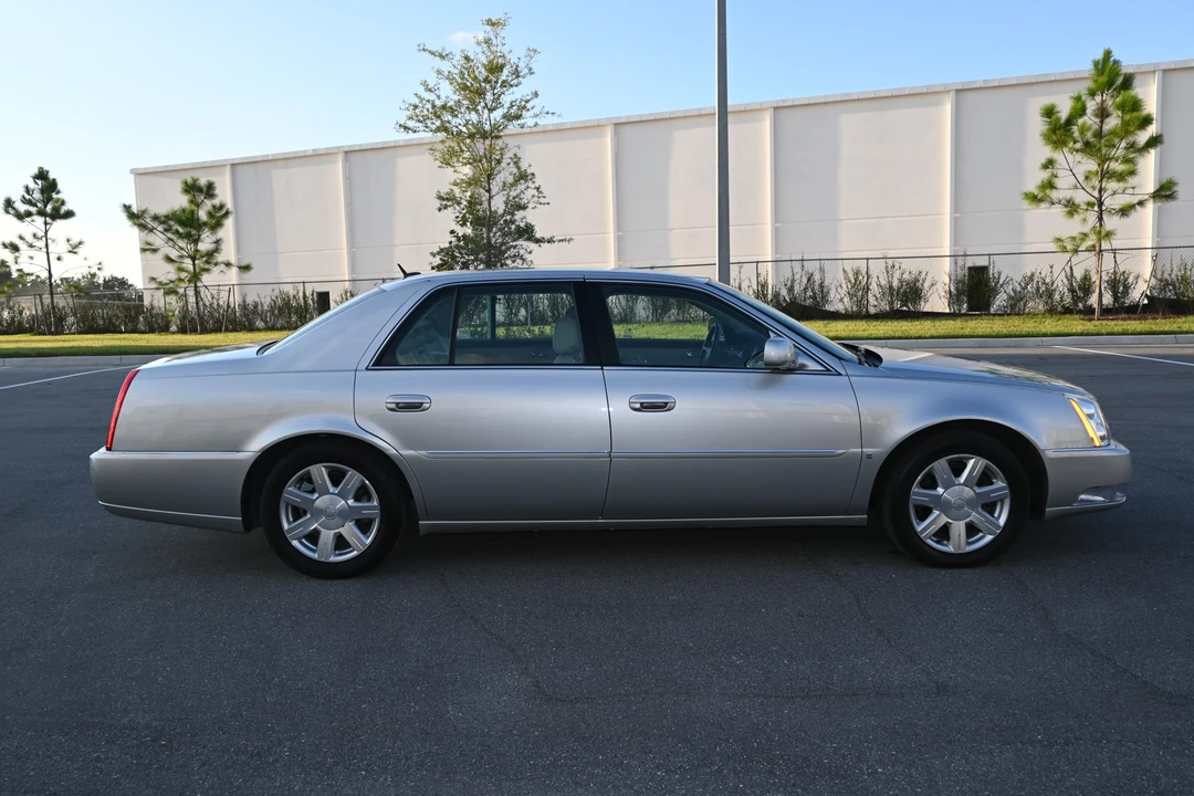 2007 Cadillac DTS - Image 11 of 31