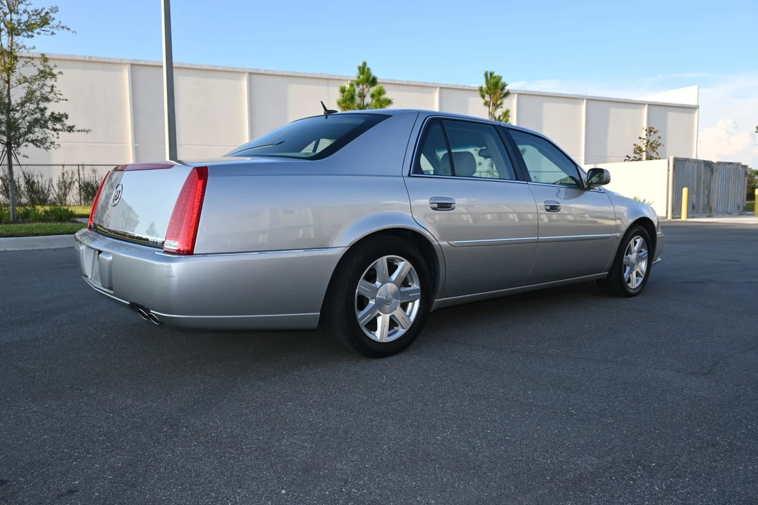 2007 Cadillac DTS - Image 12 of 31