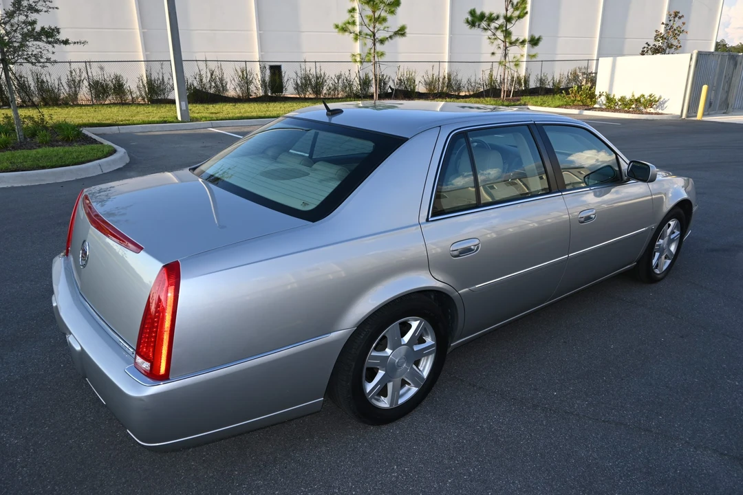 2007 Cadillac DTS - Image 13 of 31