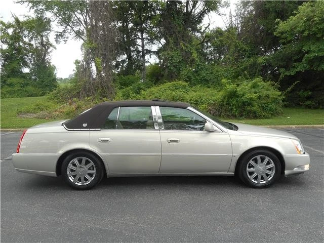 2007 Cadillac DTS - Image 2 of 12