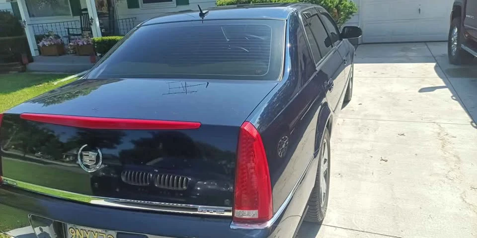 2007 Cadillac DTS - Image 2 of 12