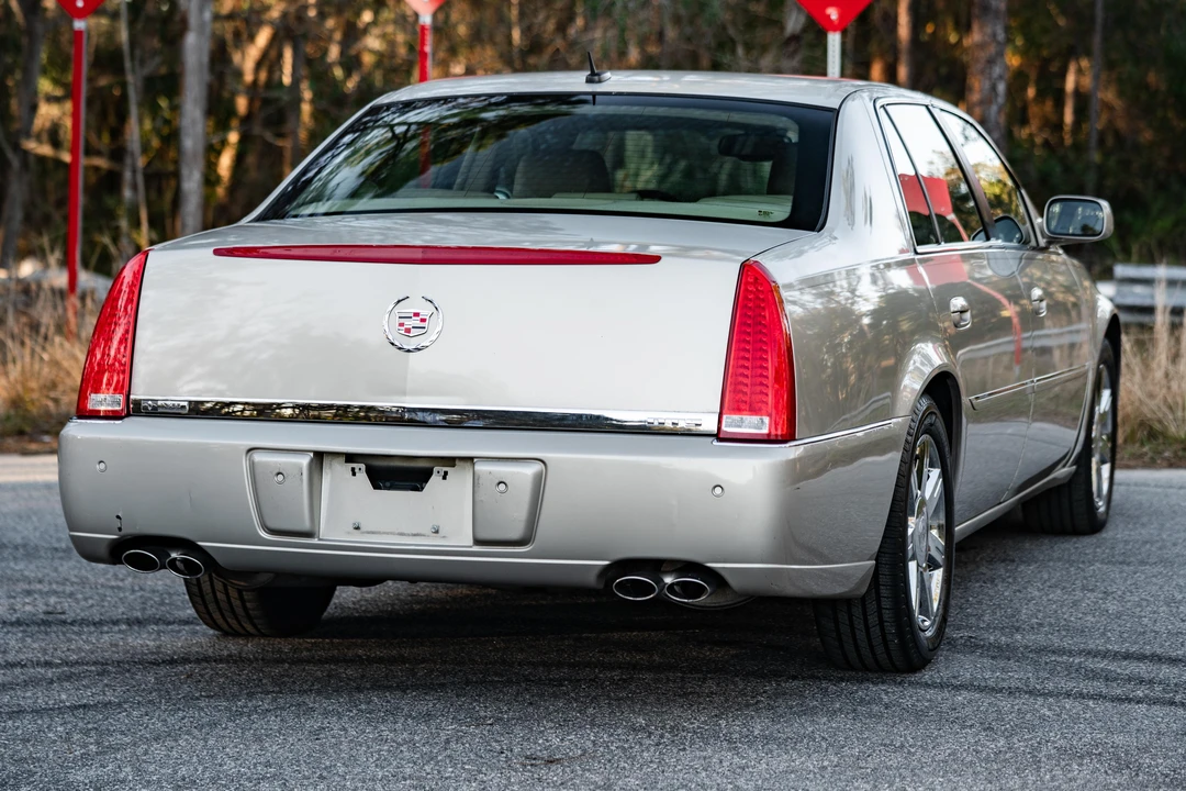 2007 Cadillac DTS - Image 18 of 31