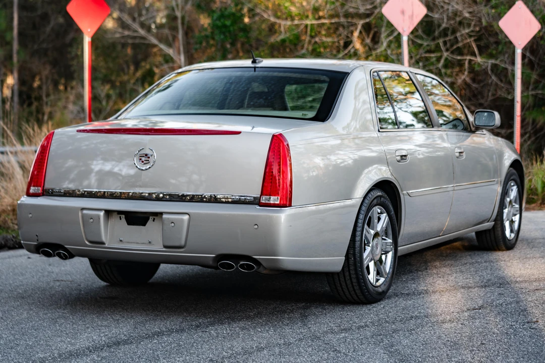 2007 Cadillac DTS - Image 19 of 31