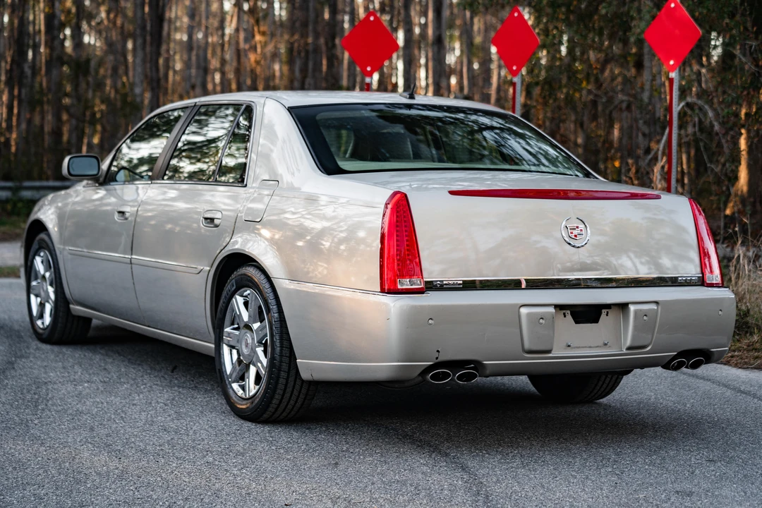 2007 Cadillac DTS - Image 16 of 31