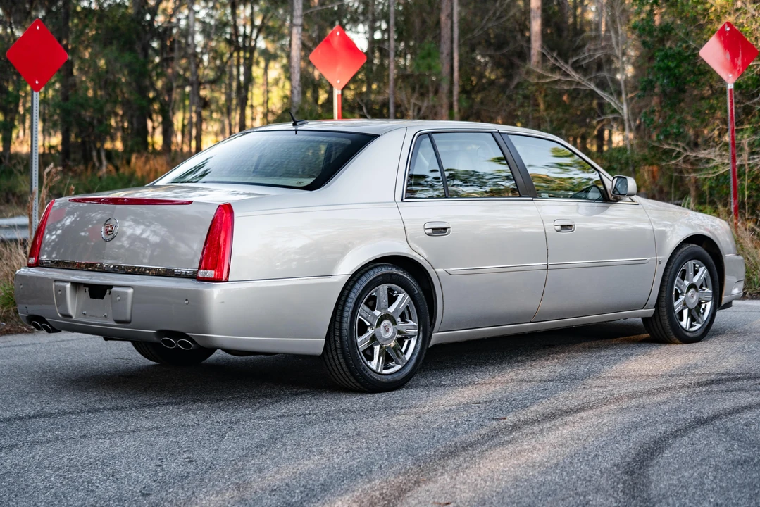 2007 Cadillac DTS - Image 21 of 31