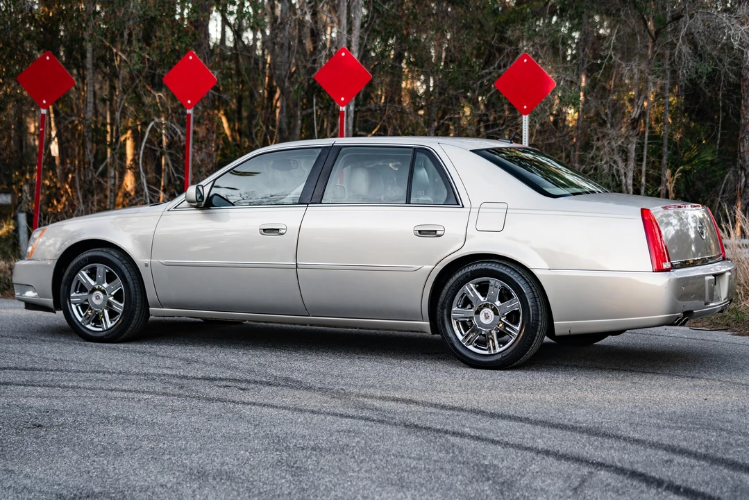 2007 Cadillac DTS - Image 12 of 31