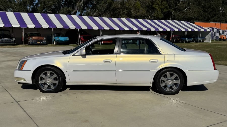 2007 Cadillac DTS - Image 2 of 9