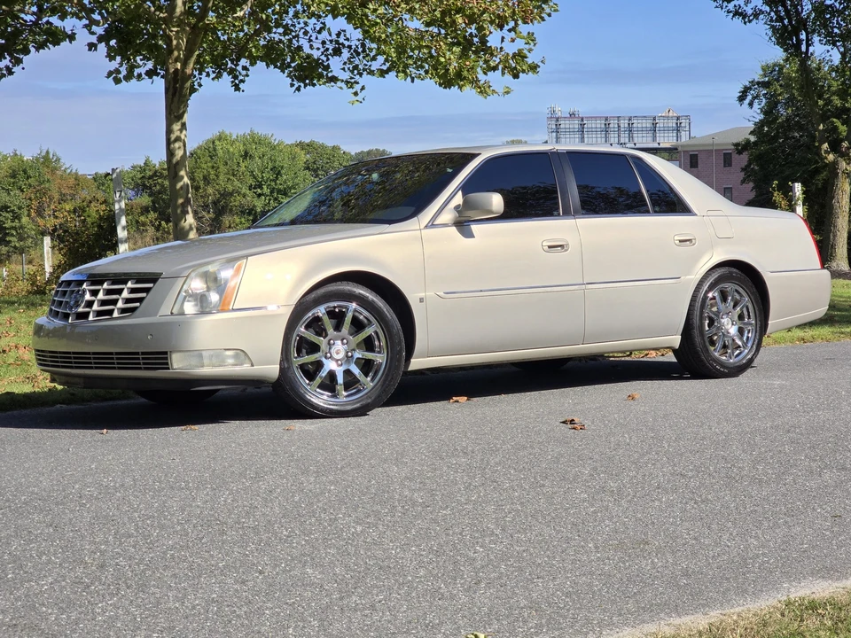 2007 Cadillac DTS - Image 2 of 31