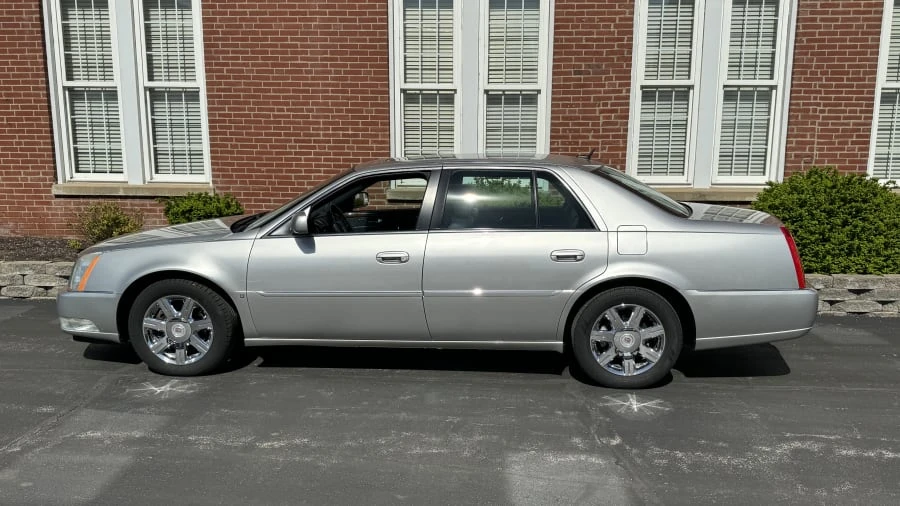 2007 Cadillac DTS - Image 2 of 5