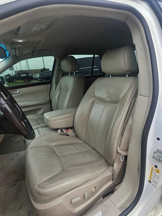 2007 Cadillac DTS - Image 8 of 17