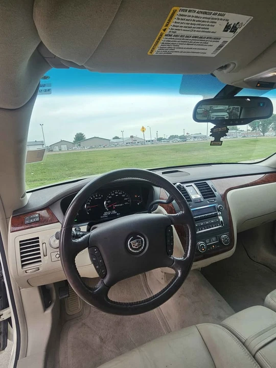2007 Cadillac DTS - Image 10 of 17