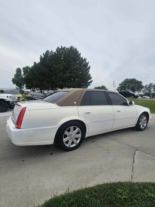 2007 Cadillac DTS - Image 4 of 17