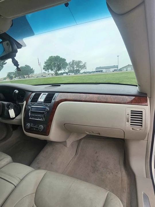 2007 Cadillac DTS - Image 11 of 17