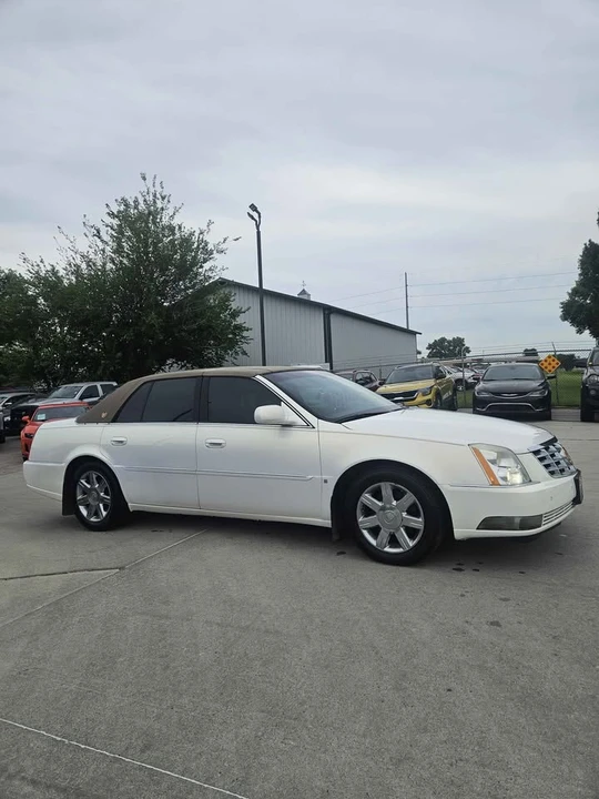 2007 Cadillac DTS - Image 3 of 17
