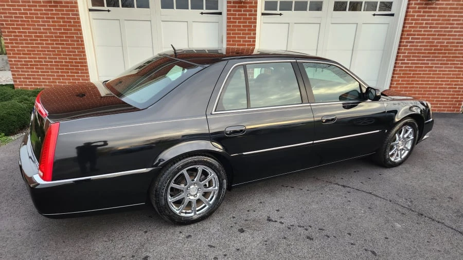 2007 Cadillac DTS - Image 2 of 18
