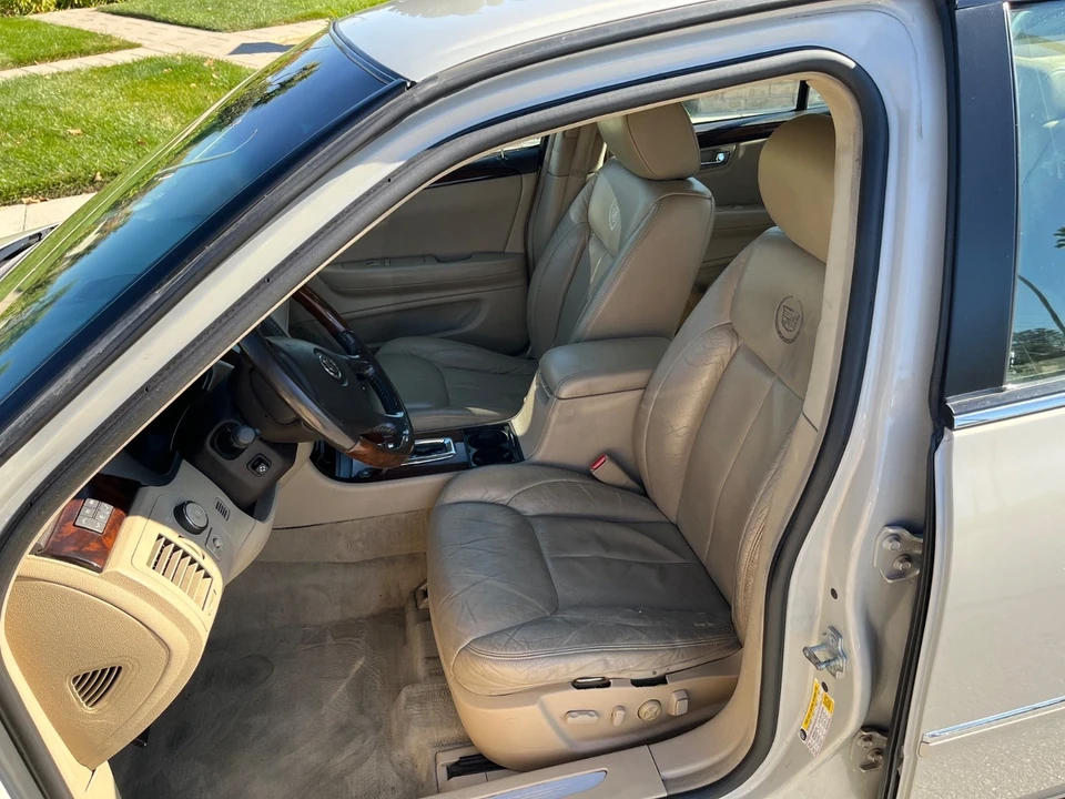 2007 Cadillac DTS - Image 8 of 21