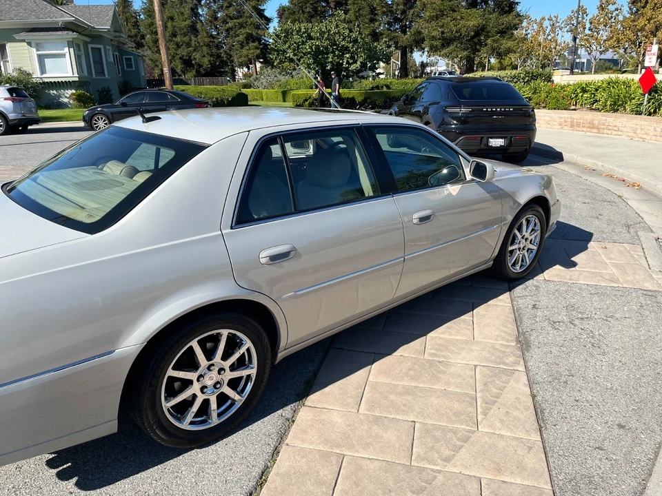 2007 Cadillac DTS - Image 3 of 21
