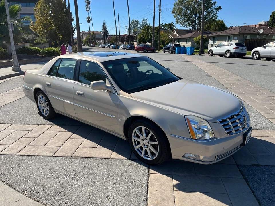 2007 Cadillac DTS - Image 2 of 21